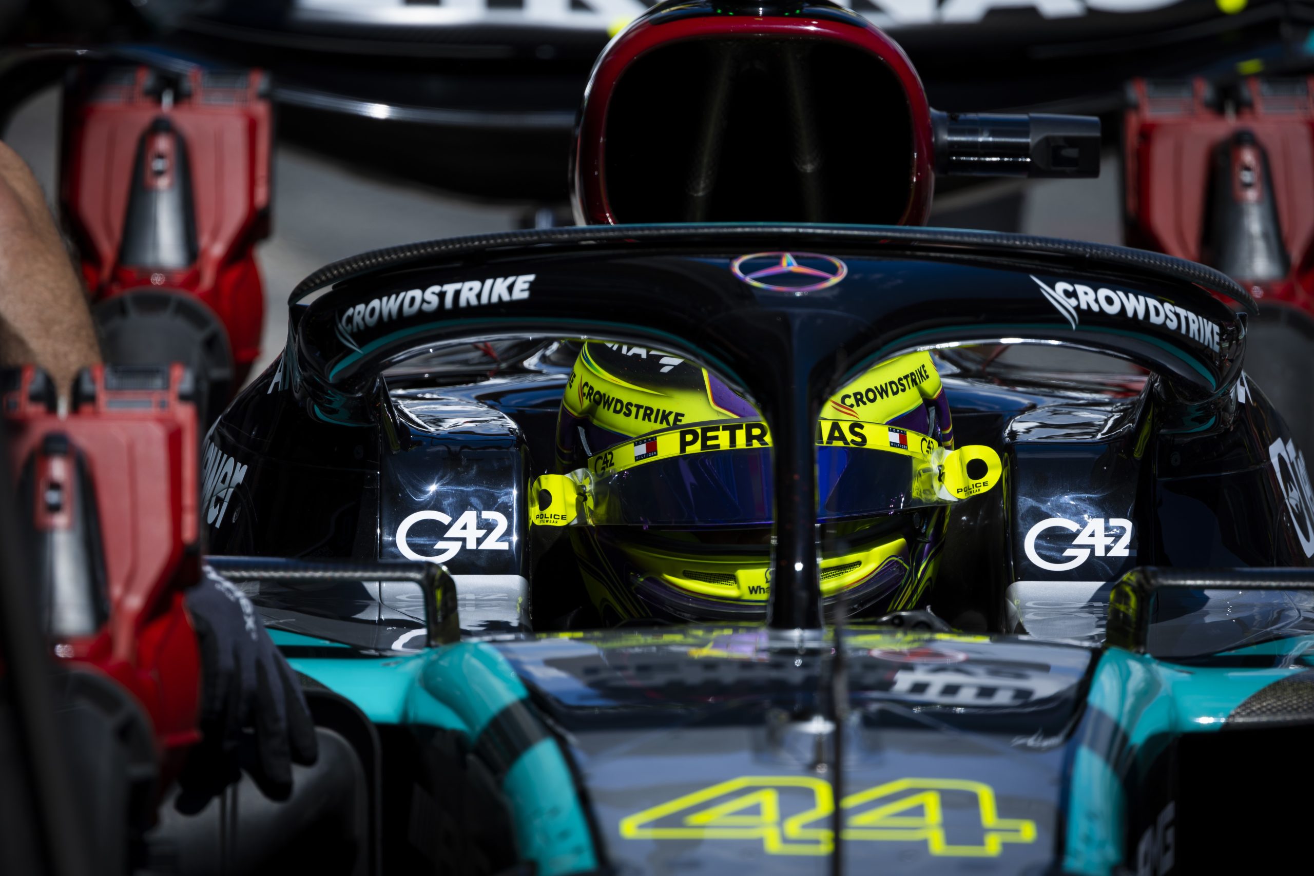lewis hamilton is fastest tin FP2